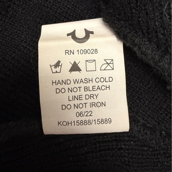 True Religion Beanie - Cuffed Winter Knit Cap with Stitched Yarn Horseshoe Logo - Picture 8 of 8